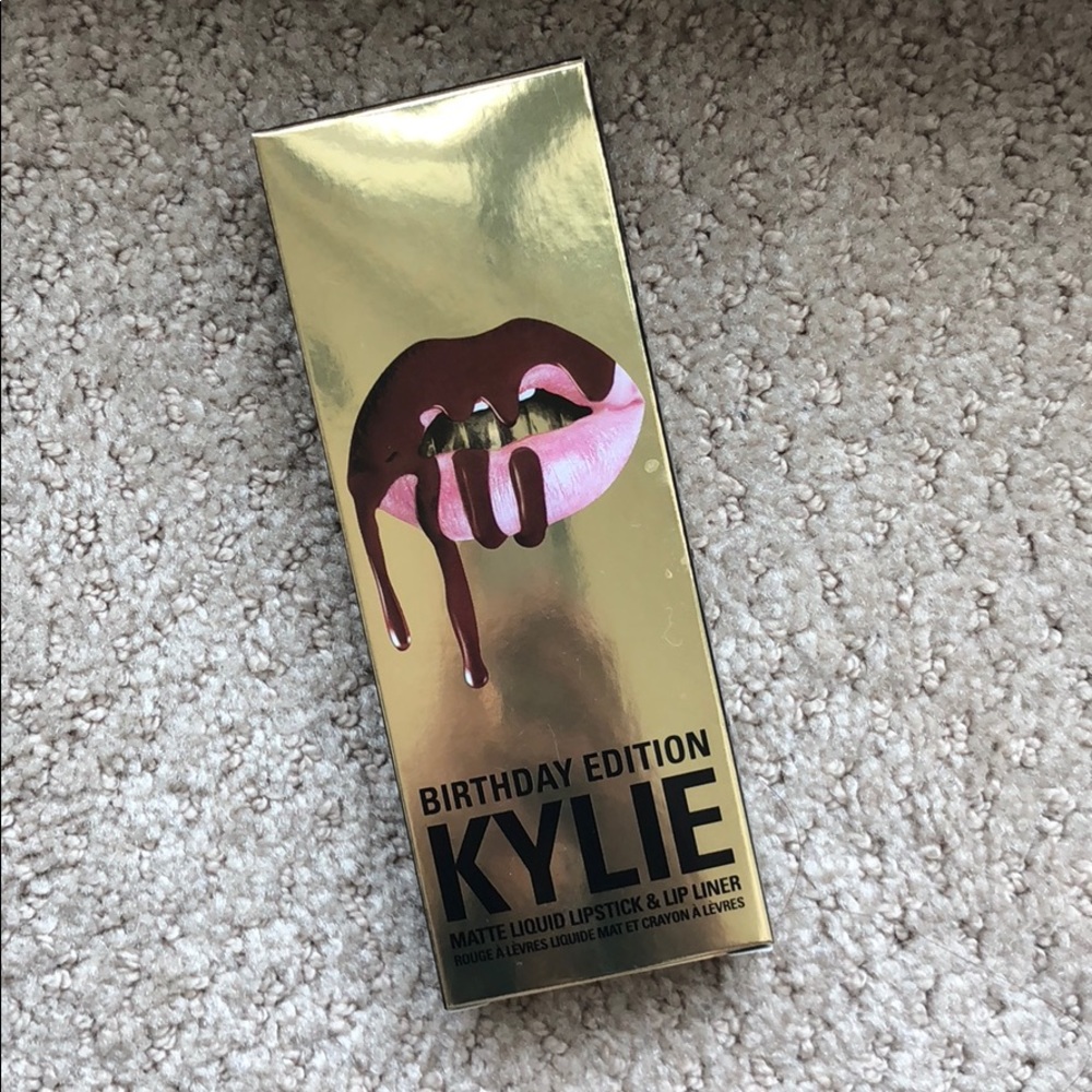 Kylie Cosmetics Birthday Lip Kit in Leo
